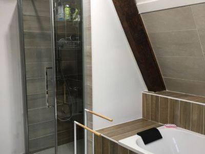 Réagencement d’une salle de bain-wc dans les combles à Gelos